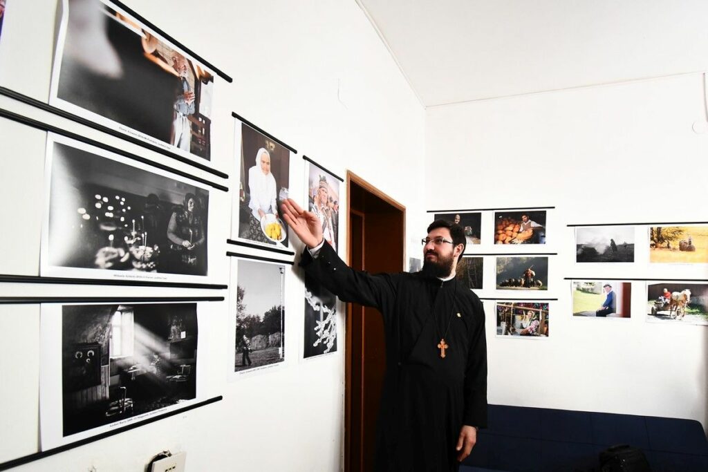 „Rădăcini”: expoziţie foto dedicată satului românesc la Alcamo