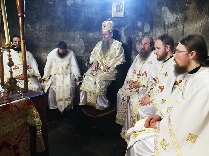 Епископ Јоаникије богослужио у Ђурђевим Ступовима