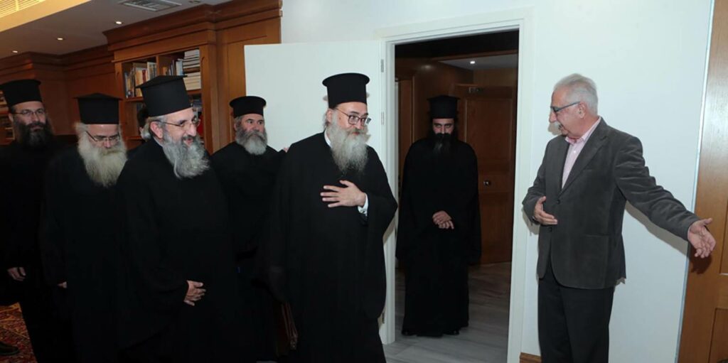 π. Αδαμάκης: Με καίει το “θρησκευτικά ουδέτερη”