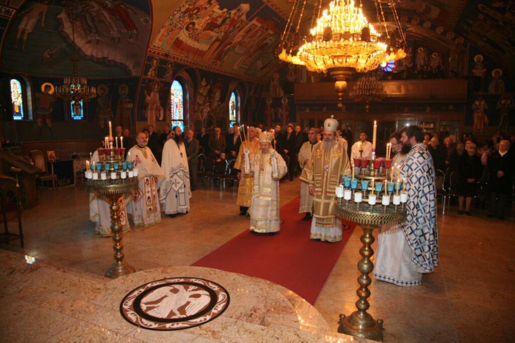 Архијереји Митрофан и Теодосије богослужили у Хамилтону