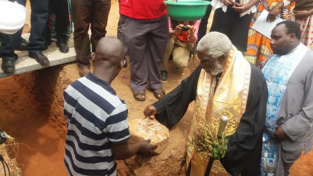 IOCC sponsorizează construirea unui laborator de informatică pentru liceul ortodox din Lwemiyaga, Uganda