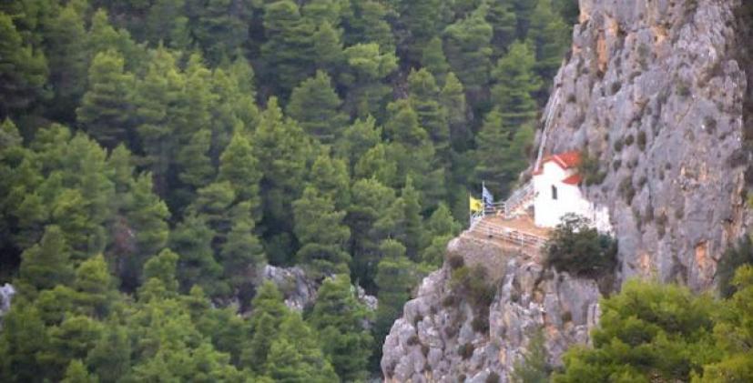 Πάρνηθα: Κλέβει τις εντυπώσεις το εκκλησάκι της Αγίας Μαρίνας