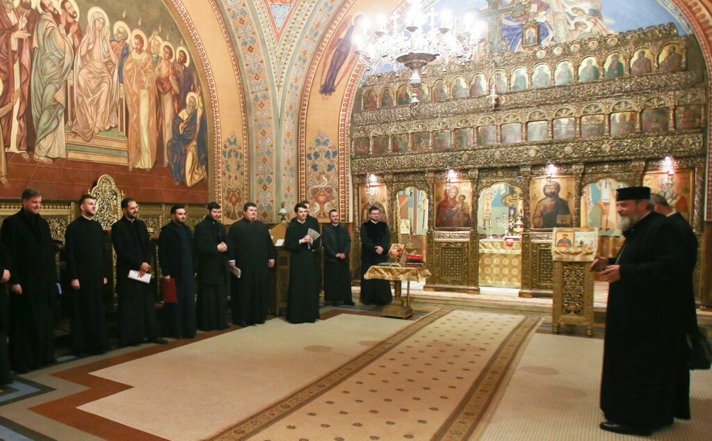 Sfat adresat noilor duhovnici: Să îi ajutaţi pe credincioşi să aibă mereu „foame și sete după Dumnezeu”