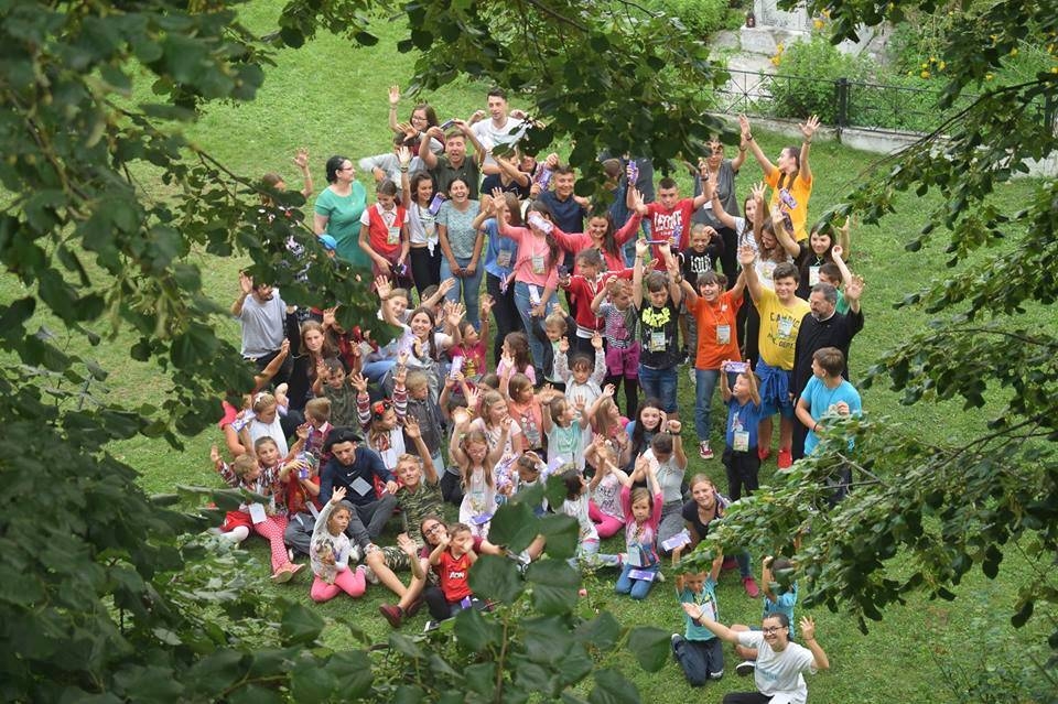 Tabăra din pridvorul satului”, pentru prima dată în parohia suceveană Tişăuţi