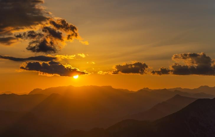 Το πράγμα κατεπείγει, αλλά, ποιος ξυπνά;