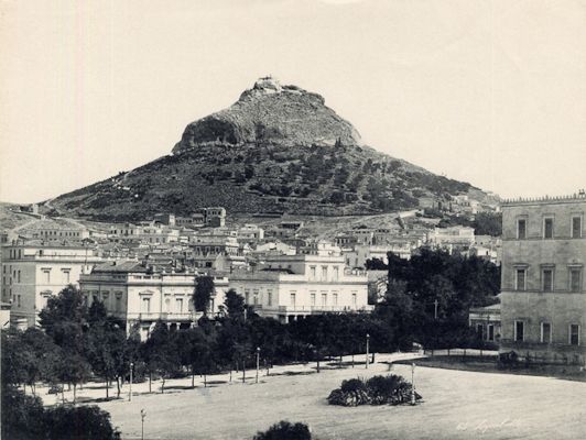 Ο Άγιος Γεώργιος Λυκαβηττού μέσα από φωτογραφίες μιας άλλης εποχής