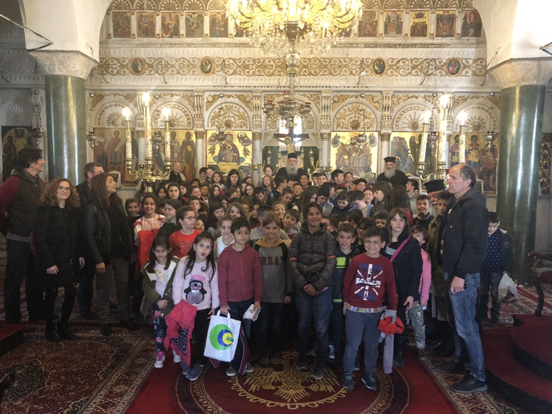 110 μαθητές από το Φιλώτι της Νάξου υποδέχτηκε ο Μητρ. Παροναξίας