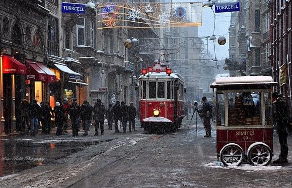 Ελληνικές συνοικίες στην Κωνσταντινούπολη προκαλούν συγκίνηση