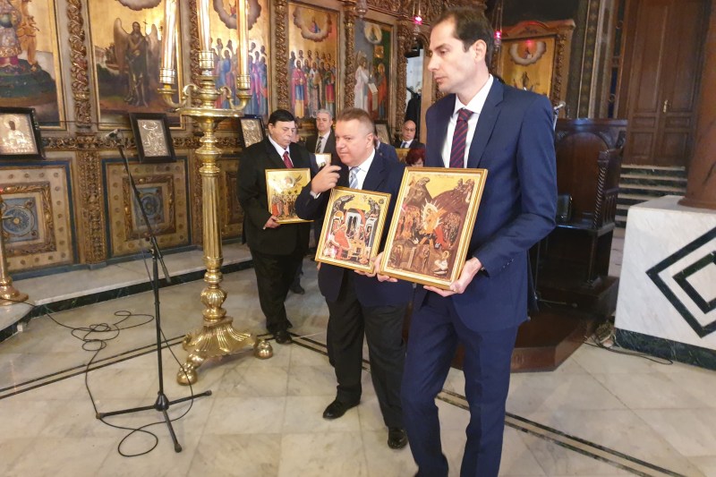 Procession of icons from St. Nicholas Cathedral in Cairo