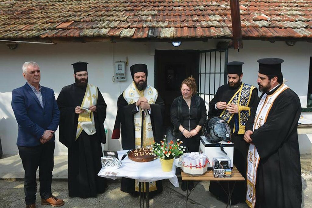 Ο Μητρ. Μαρωνείας στην πίτα των Μοτοσυκλετιστών