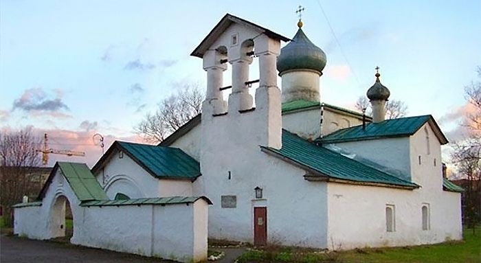 Volunteers to restore 30 churches in Pskov with presidential grant