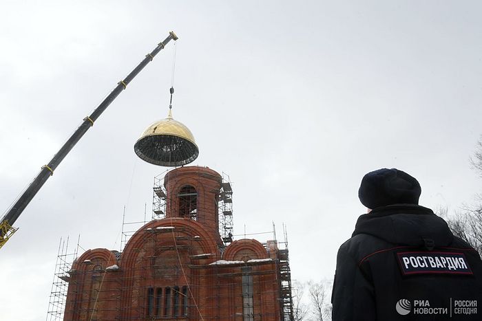 Τοποθετήθηκε ο θόλος στον Ναό της Εθνικής Φρουράς