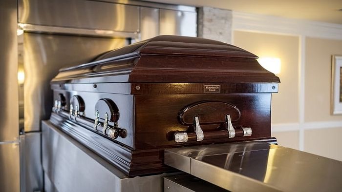 GREEK ENVIRONMENT-ENERGY MINISTER SIGNS DECISION TO ALLOW CONSTRUCTION OF GREECE’S FIRST CREMATORIUM