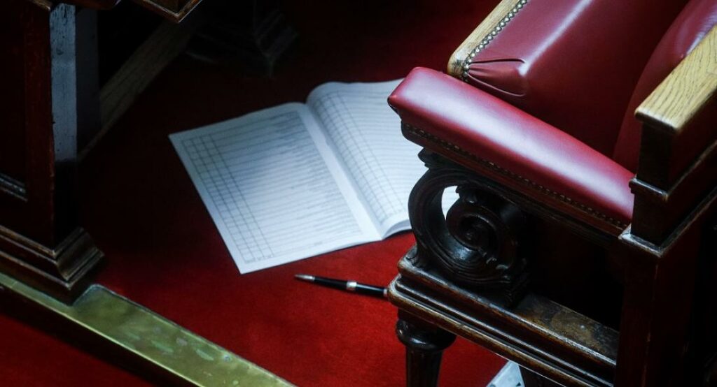 Στην Βουλή το “ουδετερόθρησκο”