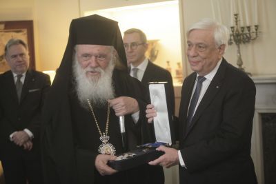 Τιμήθηκε με το Παράσημο του Μεγαλόσταυρου ο Αρχιεπίσκοπος από τον Πρ. της Δημοκρατίας