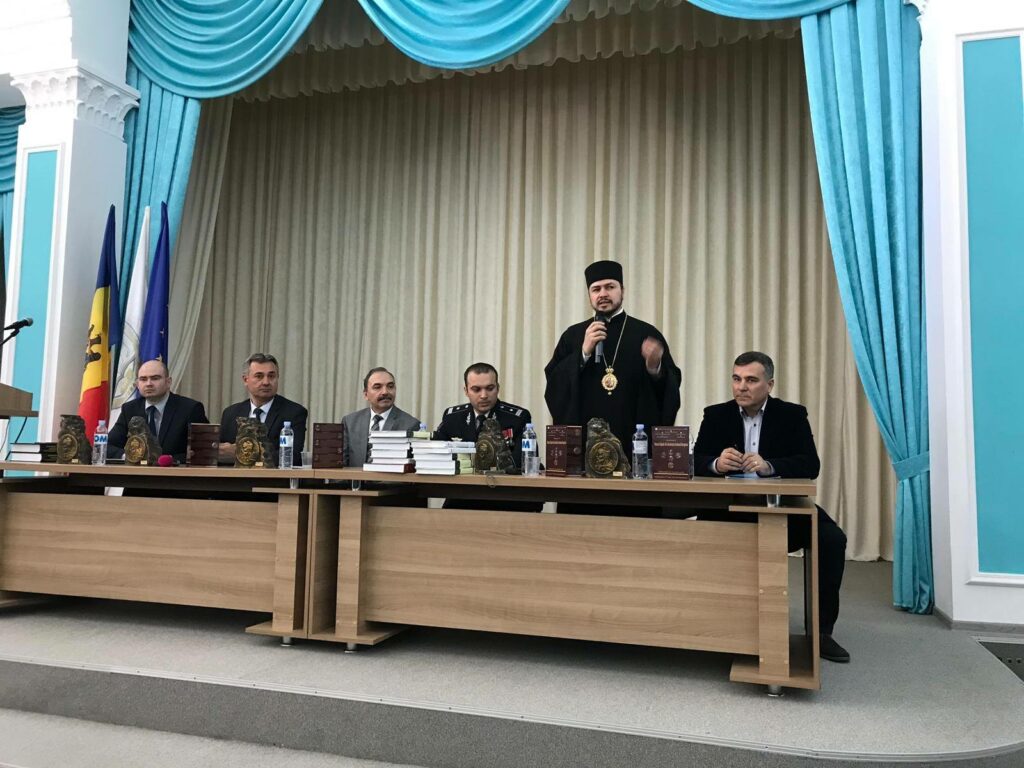 Episcopul Veniamin a deschis la Cahul expoziţia „De la Burebista la Ferdinand Întregitorul”