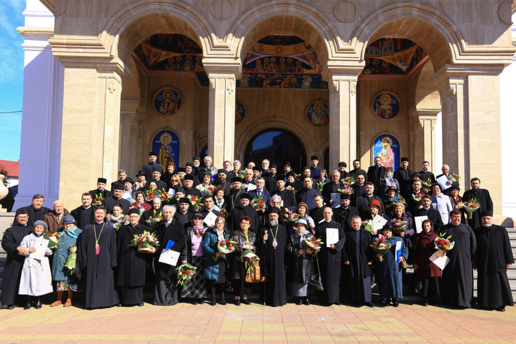 Învățători buzoieni și vrânceni, omagiați la Catedrala Arhiepiscopală din Buzău