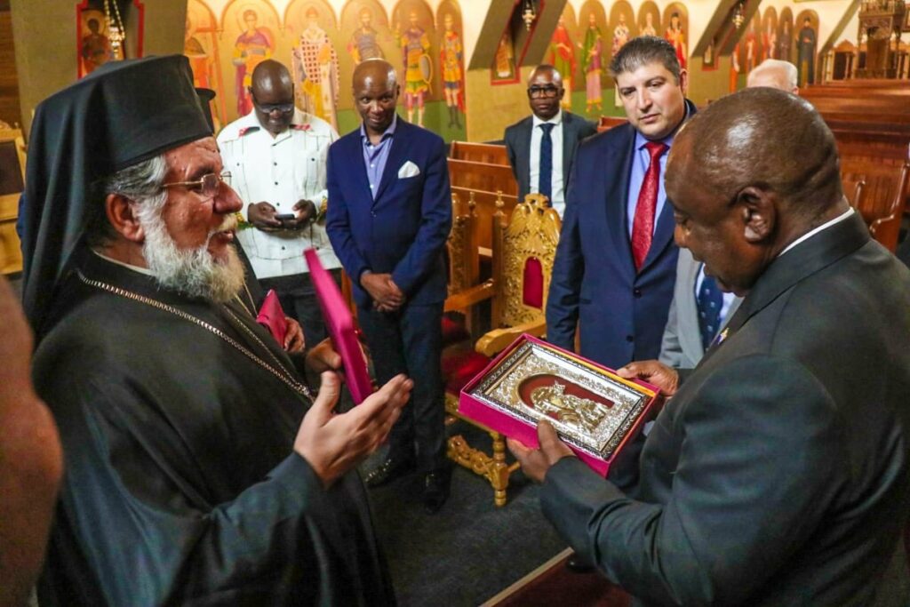 Ο πρόεδρος της Ν. Αφρικής προσεύχεται σε Ορθόδοξο Ναό