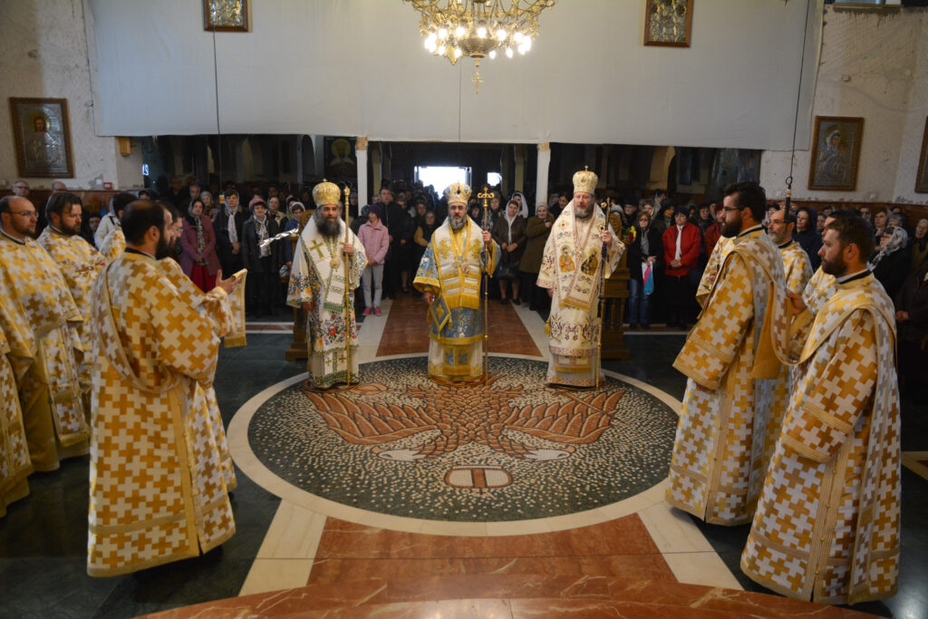 Aniversare în Episcopia Slatinei și Romanaților: 11 ani de la înfiinţare celebraţi prin rugăciune