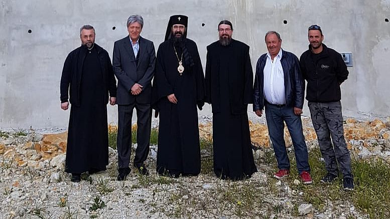 Au fost reluate lucrările de construcţie la biserica din Nisa