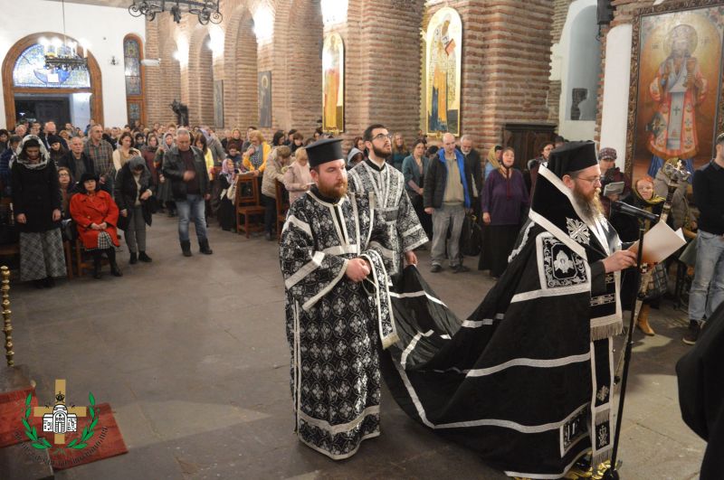 Белоградчишкият еп. Поликарп отслужи втората част на Покайния канон на св. Андрей Критски