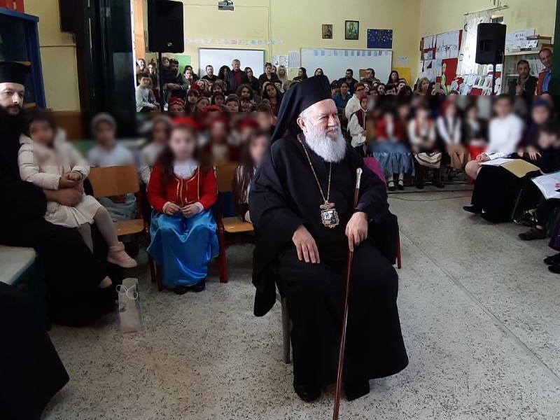 “Δυο περιστέρια δώσανε σε σένα την αγάπη”
