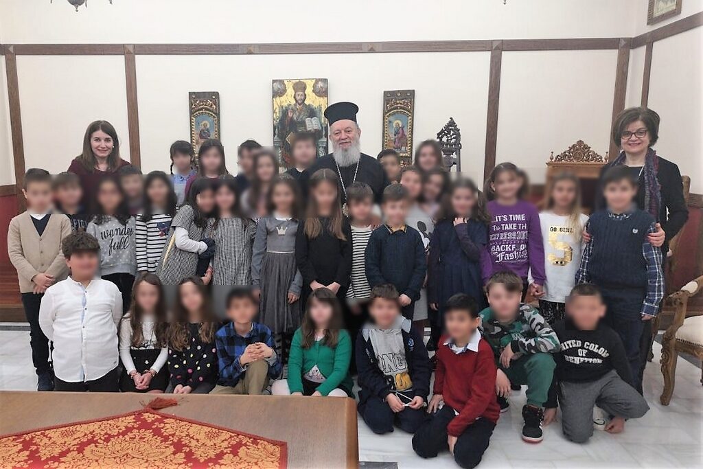 Ο Μητροπολίτης Χαλκίδος με τους μαθητές