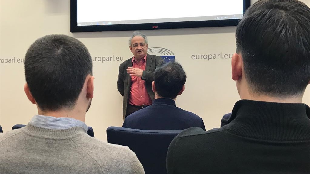 MEP Traian Ungureanu meets with religion journalists from Romania