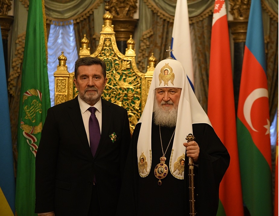Ο Πατριάρχης Μόσχας παρασημοφορεί τον Πρέσβη της Σερβίας