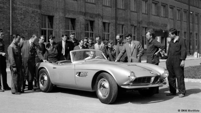 Η μετανάστευση με τα μάτια των Ελλήνων της BMW