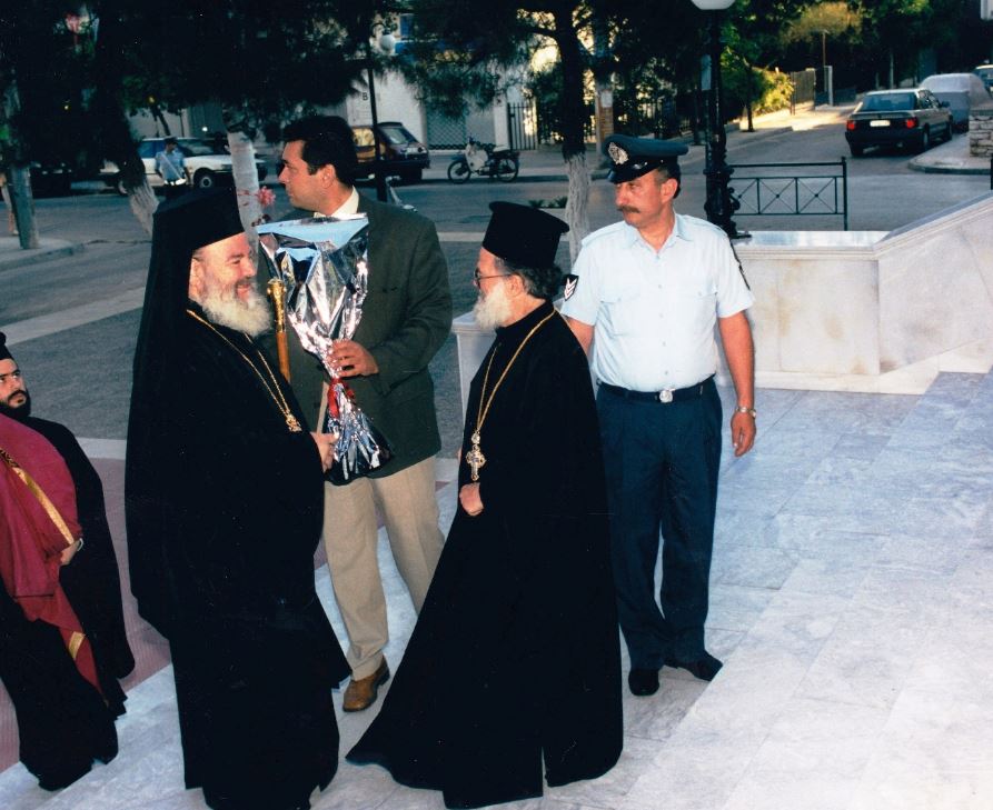 Όταν ο Μακαριστός Χριστόδουλος εγκαινίαζε τον Άγιο Ελευθέριο Χαλανδρίου (φώτο)