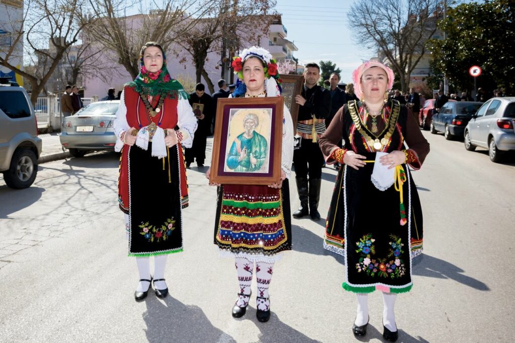 Τίμησαν τον θρίαμβο της Ορθοδοξίας με τις παραδοσιακές φορεσιές τους