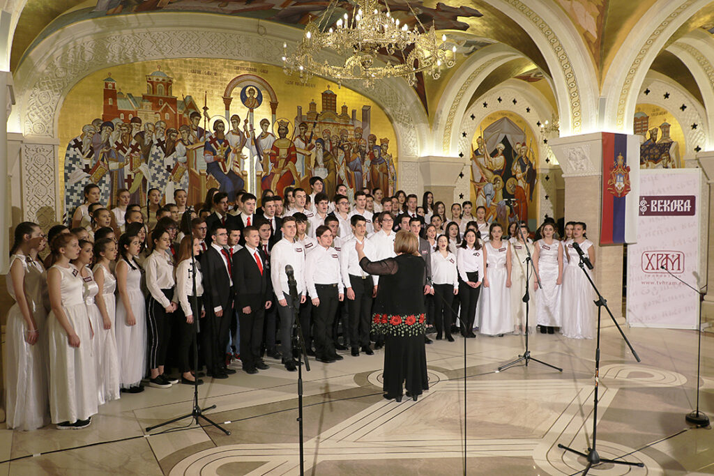 Μαθητές υμνούν τα 800 χρόνια της Σερβικής Εκκλησίας