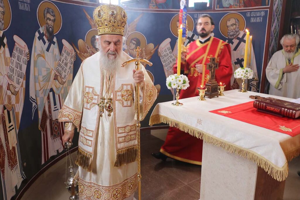 Патријарх освештао храм Светог Атанасија Великог