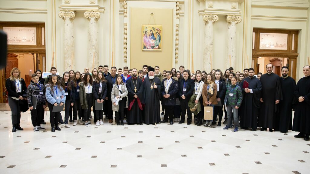 Elevi din Grecia întâmpinați la Patriarhie de Episcopul vicar Varlaam Ploieșteanul și de Grupul Tronos