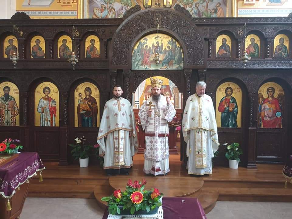 Епископ бихаћко-петровачки Сергије богослужио у Париз