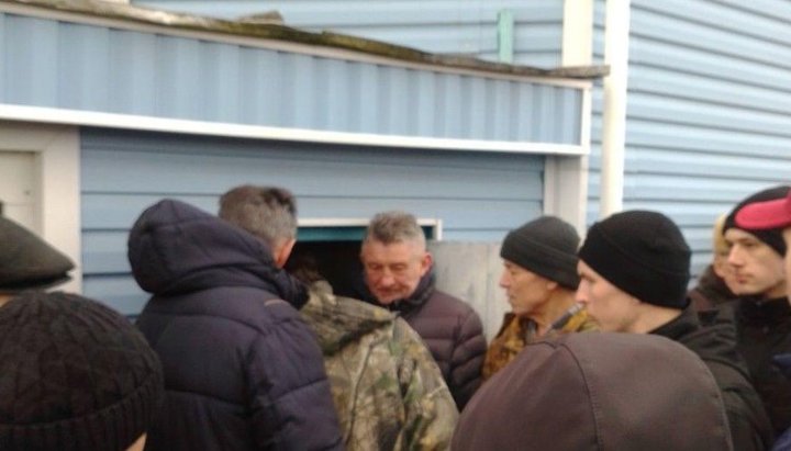 Сторонники «ПЦУ» при поддержке властей захватили храм Украинской Православной Церкви в селе Берестье Ровенской области