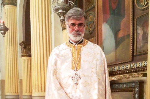 Ο παπά Τιμόθεος αποχαιρετά το Κάιρο