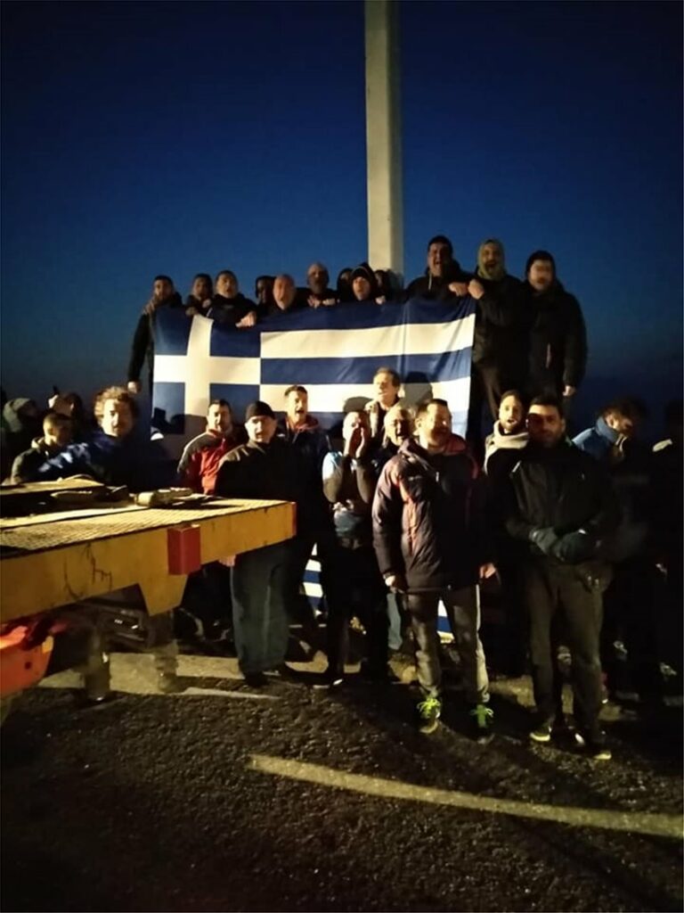 Λέσβος: Προσαγωγή 33 ατόμων γιατί έστησαν ξανά το σταυρό στην Απελή!