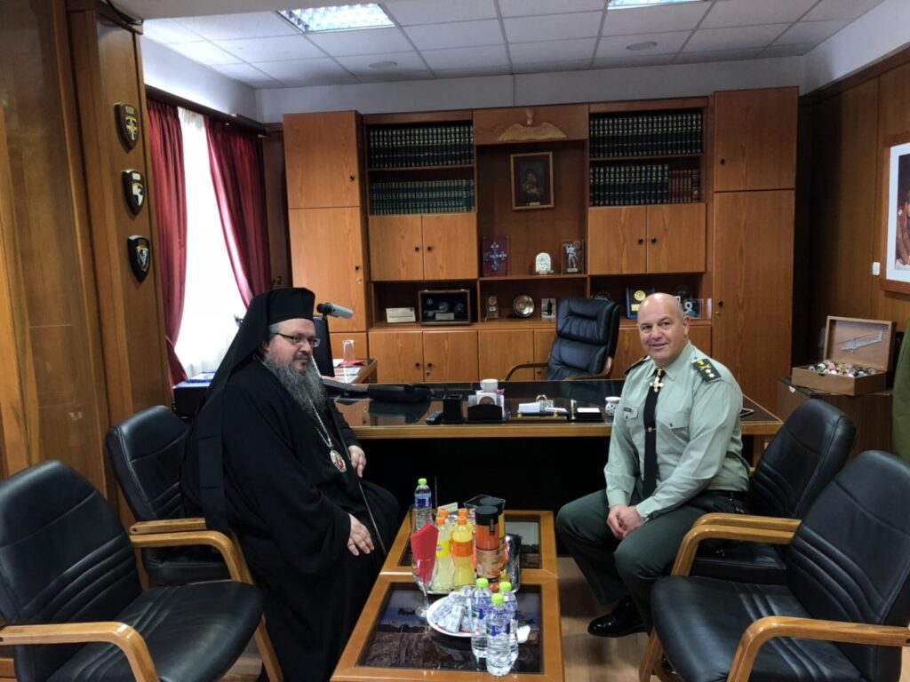 Ο Μητρ. Λαρίσης στην Παράδοση-Παραλαβή της Διοικήσεως της 1ης ΤΑΞΑΣ