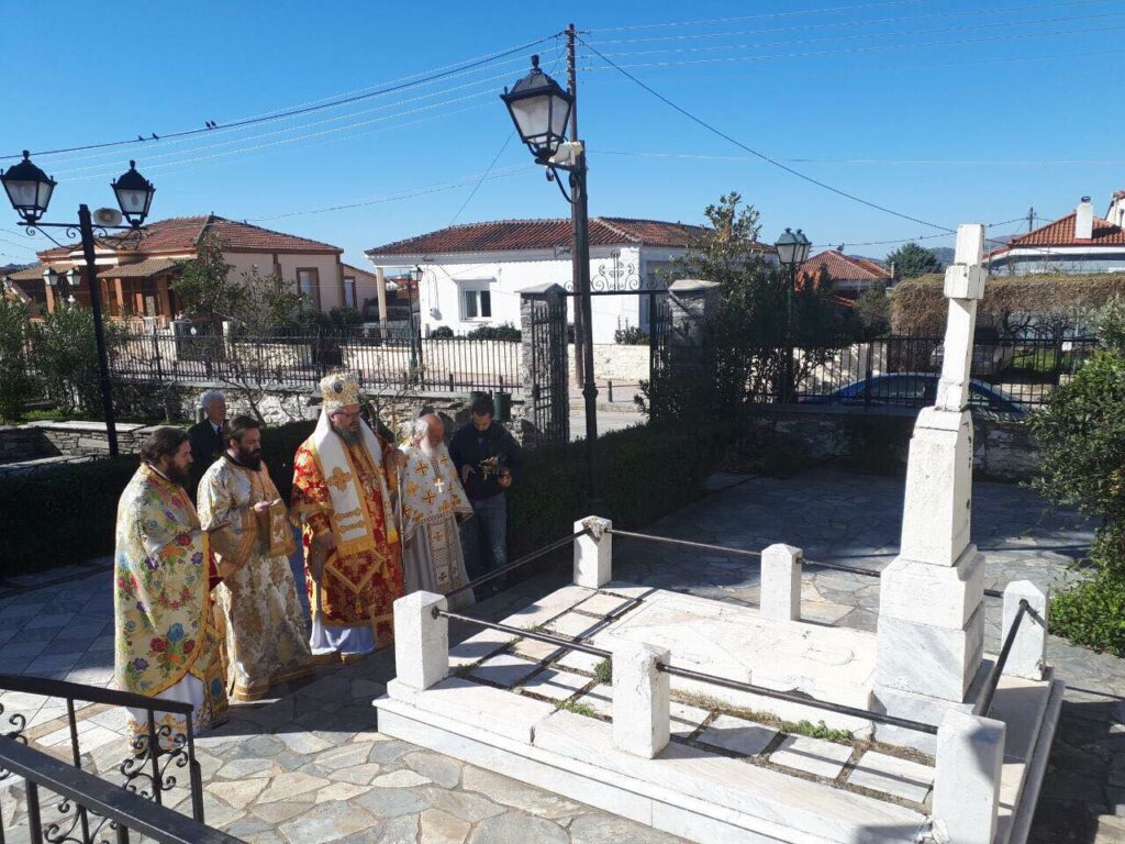 Ο Μητρ.Λαρίσης στον Ι.Ναό των Αγίων Κωνσταντίνου και Ελένης Συκουρίου