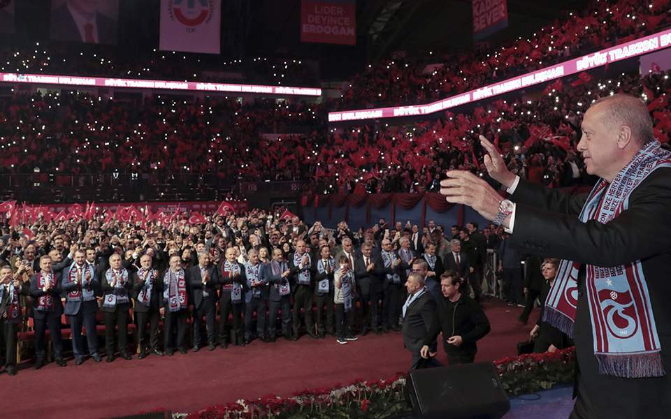 Μετά την Αγιά Σοφιά “καταργεί” και το «Εις την Πόλιν» (βίντεο)