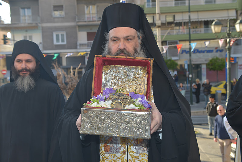ΠΕΙΡΑΙΑΣ – ΦΩΤΟ: Η υποδοχή της Τιμίας Κάρας του Αγίου Παρθενίου