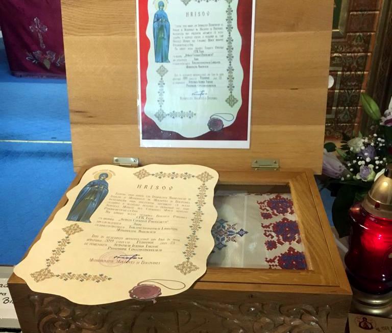 Singura biserică din Sibiu cu hramul Sf. Parascheva a primit un veșmânt al ocrotitoarei Moldovei