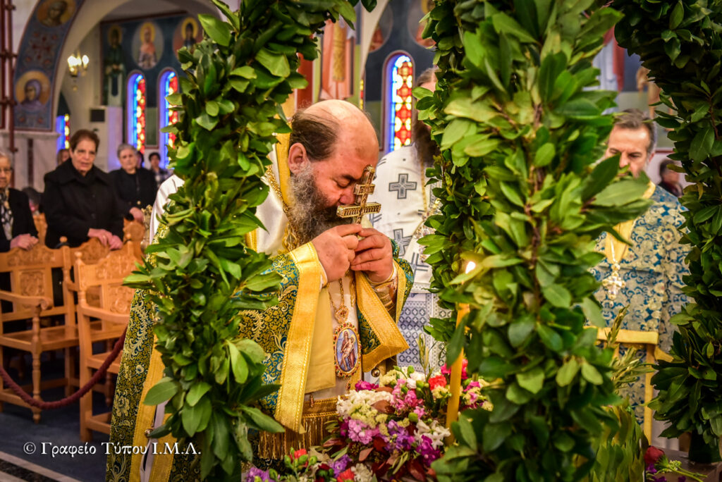 Μητρ. Λαγκαδά: “Δεν είμαστε μόνοι, έχουμε μαζί μας τον Τίμιο Σταυρό”