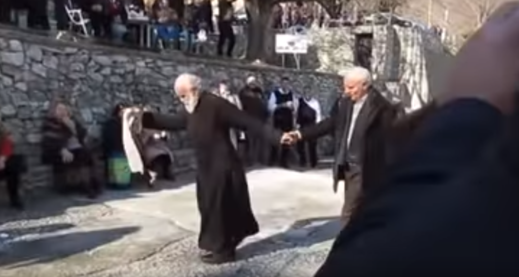 “Μακεδονία Ξακουστή” με πρωτοχορευτή τον 80χρονο π. Κωνσταντίνο