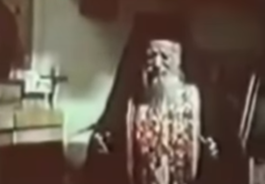 ΒΙΝΤΕΟ – Ο Άγιος Πορφύριος ευλογεί οικογένεια