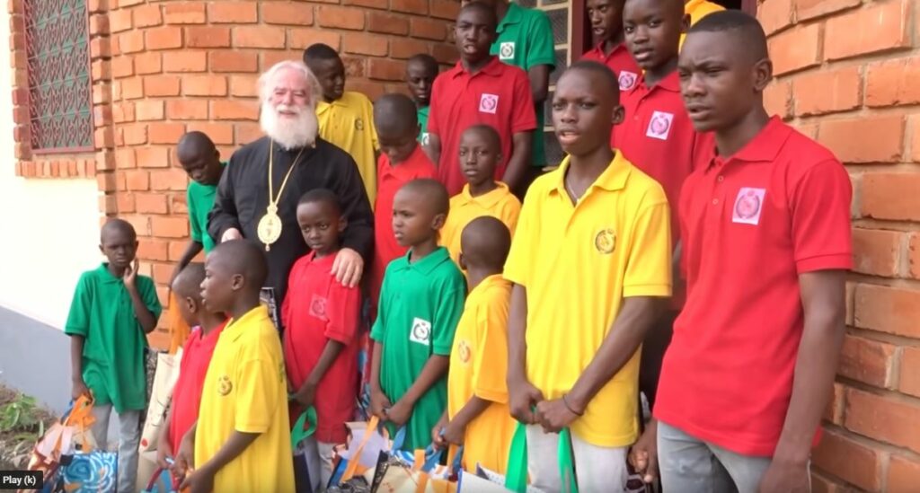 Στον Πατριάρχη το “Αγνή Παρθένε” από τα παιδιά του Κονγκό (βίντεο)