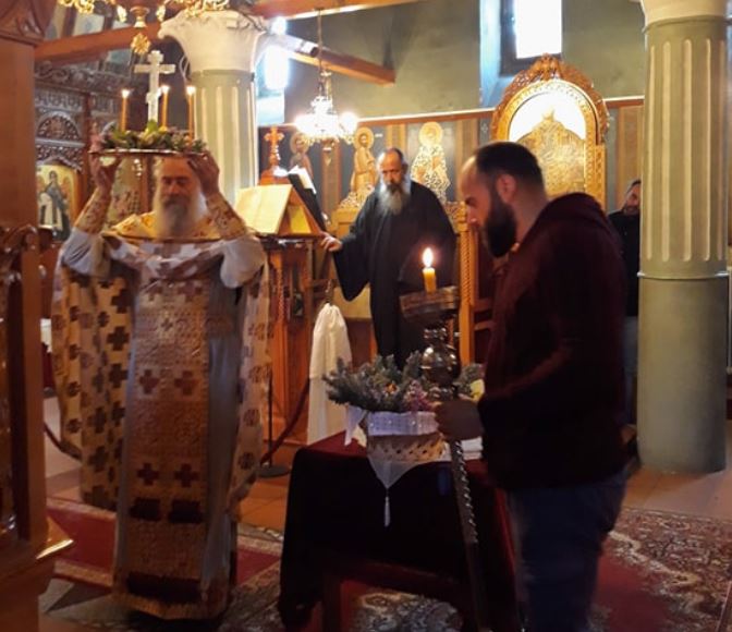 Η προσκύνηση του Τιμίου Σταυρού στη Δερβιτσάνη