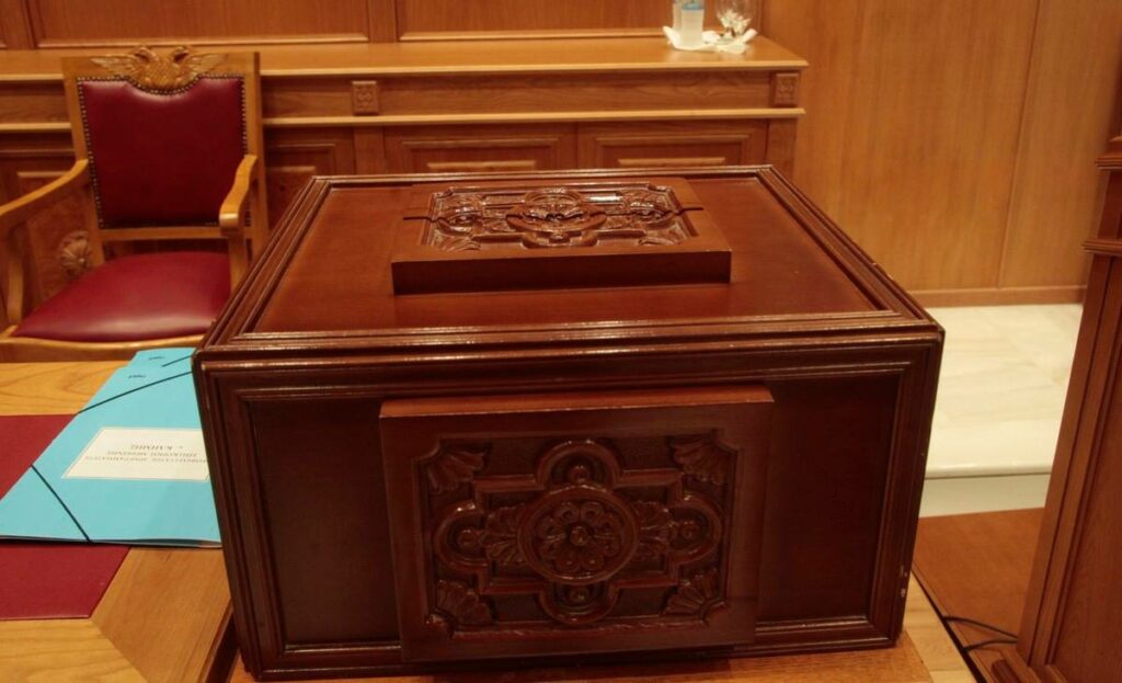 Άρχισε η ψηφοφορία για τη Μητρόπολη Γλυφάδας